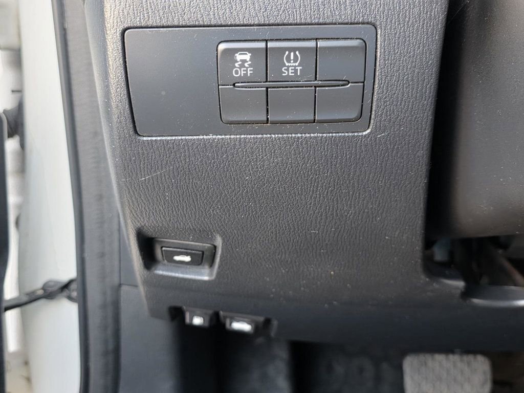 Used 2020 Toyota Yaris LE image 19