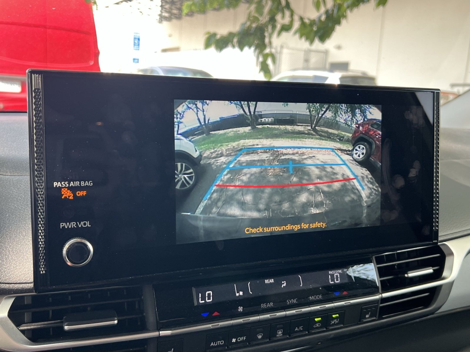 Used 2025 Toyota Sienna XLE AWD/4WD image 17
