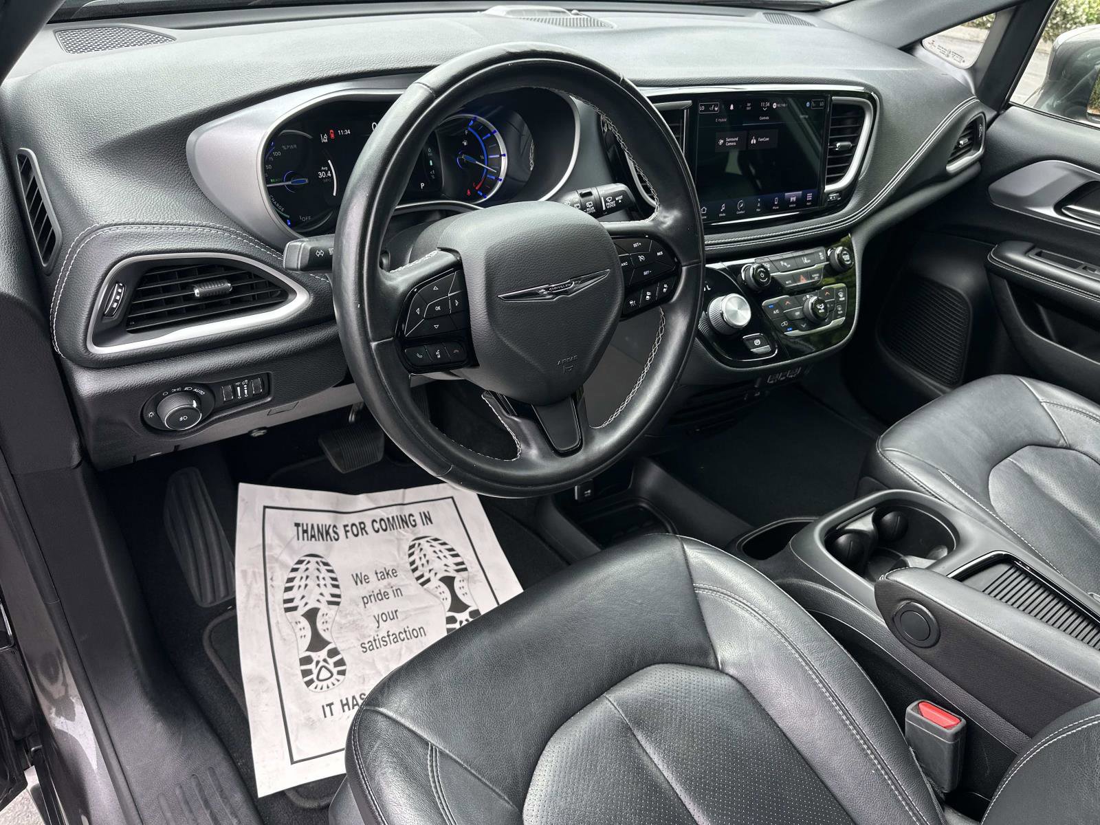 Used 2022 Chrysler Pacifica Touring-L w/ Uconnect Theater Family Group image 9