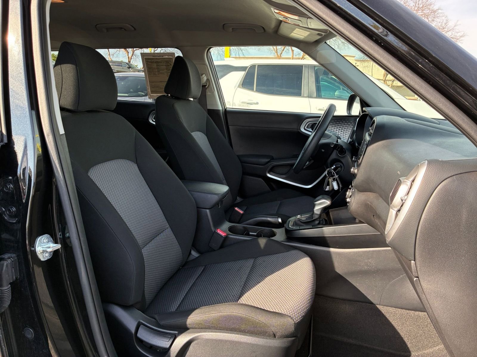 Used 2025 Kia Soul LX w/ LX Technology Package image 34