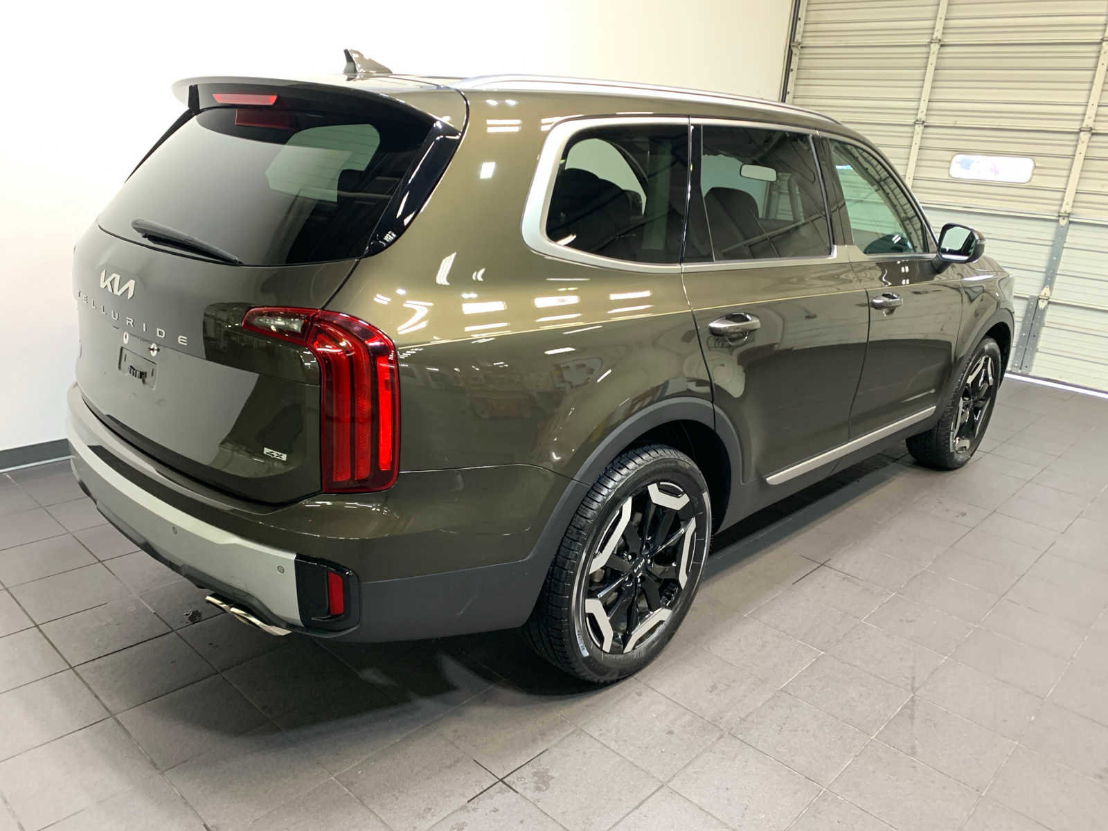 Used 2024 Kia Telluride S w/ S Sunroof Package image 3