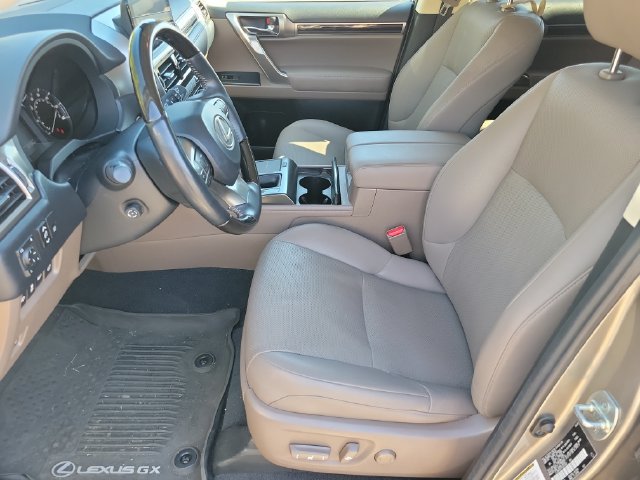 Used 2023 Lexus GX 460 Premium w/ Accessory Package AWD/4WD image 13
