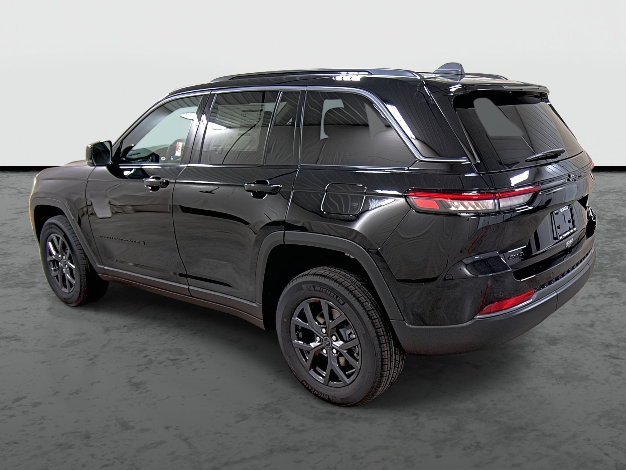 New 2027 Jeep Grand Cherokee Altitude AWD/4WD image 2