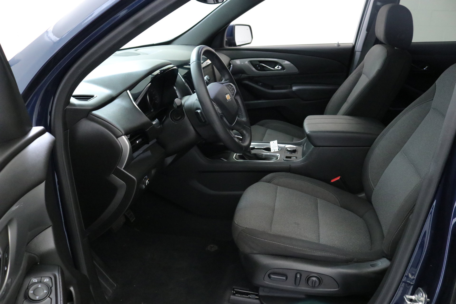 Used 2023 Chevrolet Traverse LT image 24