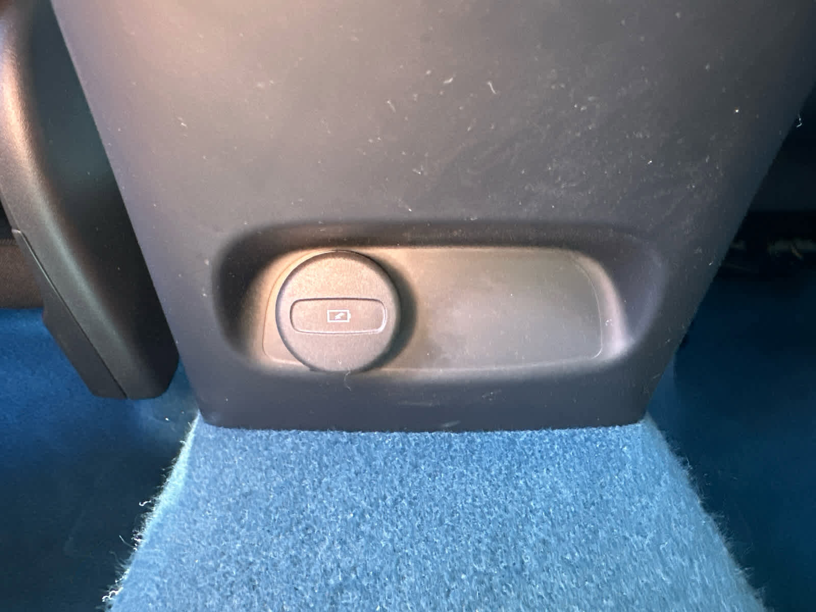 Used 2023 Volvo C40 P8 Recharge Plus image 23