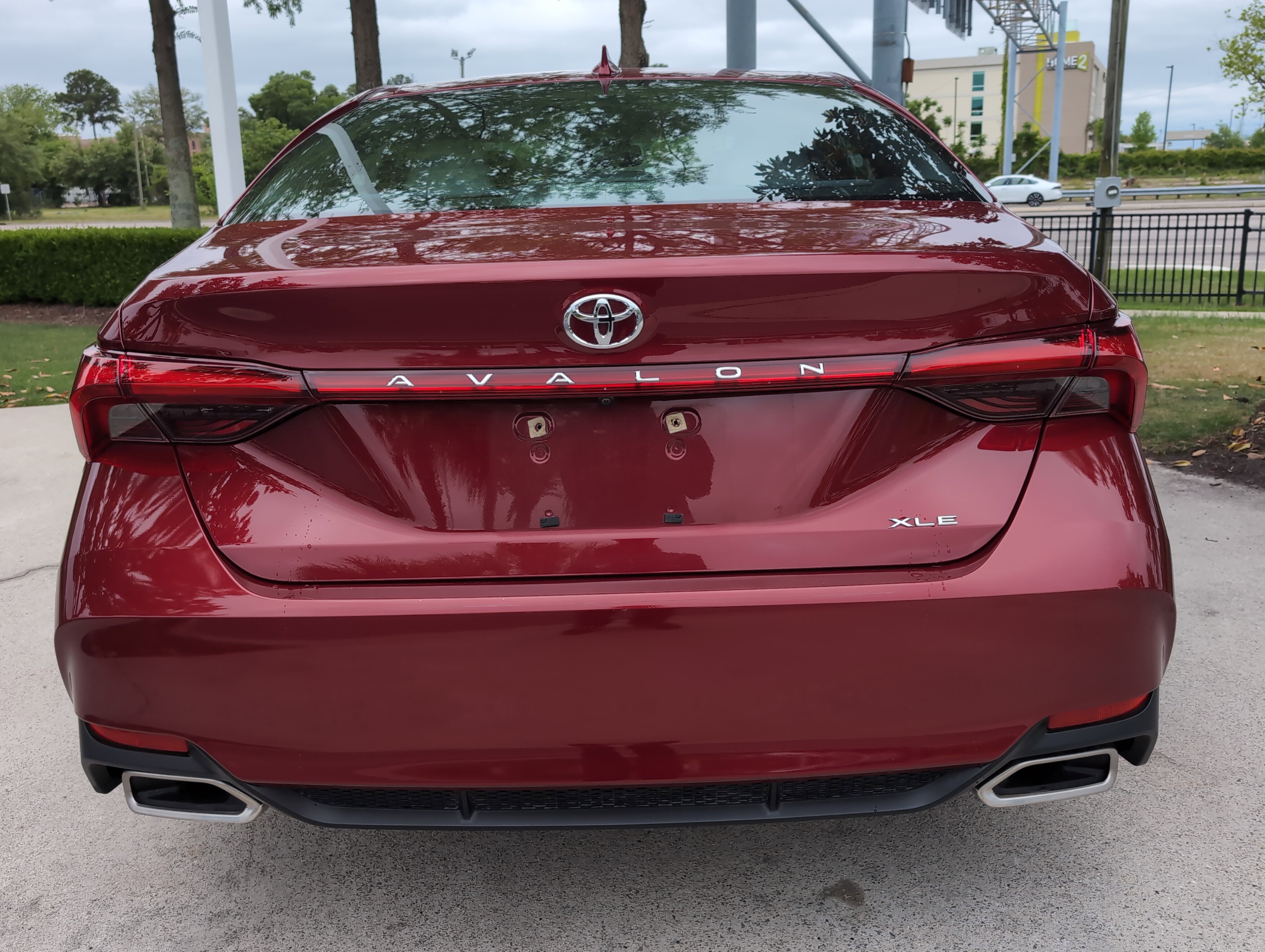 Used 2019 Toyota Avalon XLE w/ Moonroof Package FWD image 9