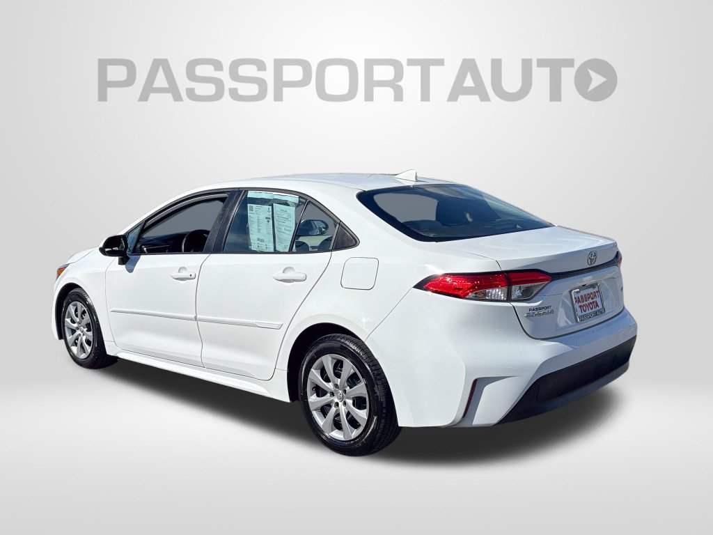 Used 2025 Toyota Corolla LE FWD image 4