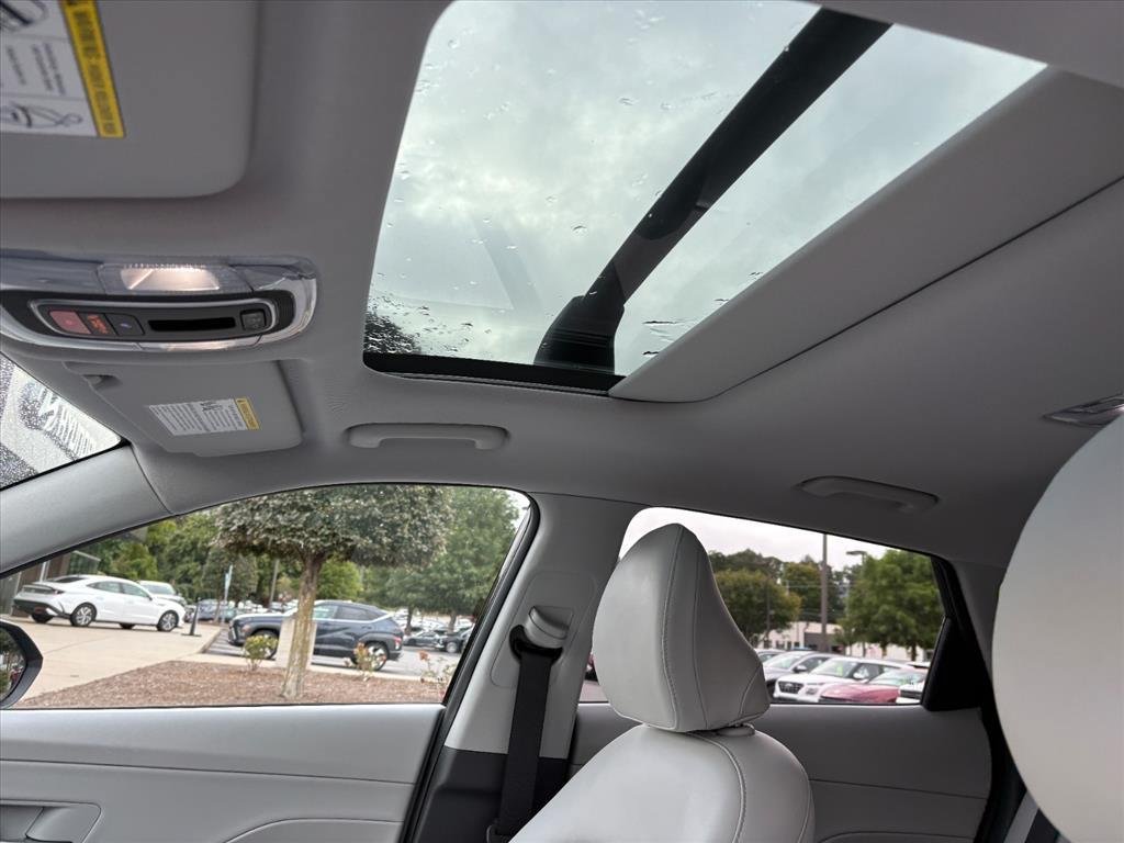 Certified 2025 Hyundai Kona Limited AWD/4WD image 14