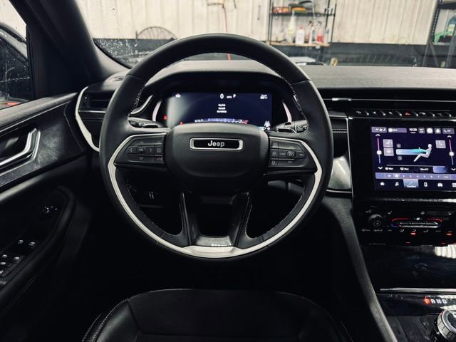 Used 2023 Jeep Grand Cherokee Altitude AWD/4WD image 23