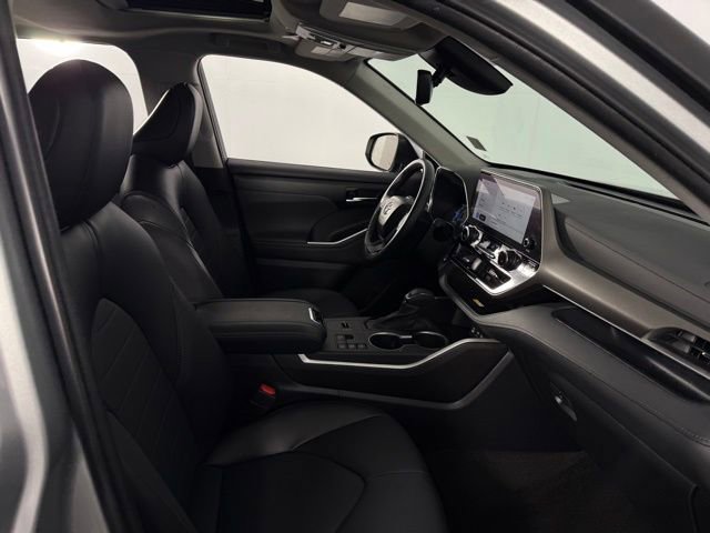 Used 2023 Toyota Highlander XLE image 15
