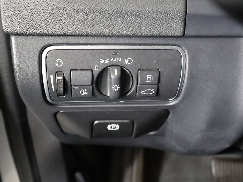 Used 2018 Volvo V60 T5 Cross Country w/ Convenience Package image 35