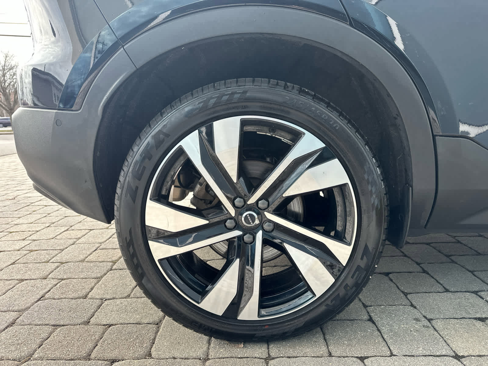 Used 2023 Volvo XC40 B5 Plus w/ Protection Package Premier image 27