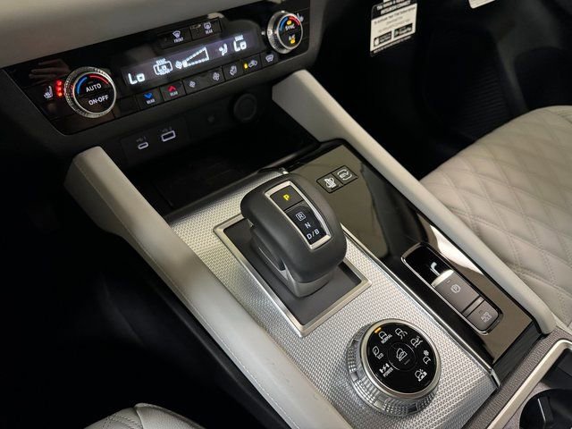 Used 2024 Mitsubishi Outlander 4WD Plug-In Hybrid image 18
