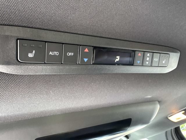 Used 2025 Toyota Sienna Platinum AWD/4WD image 16