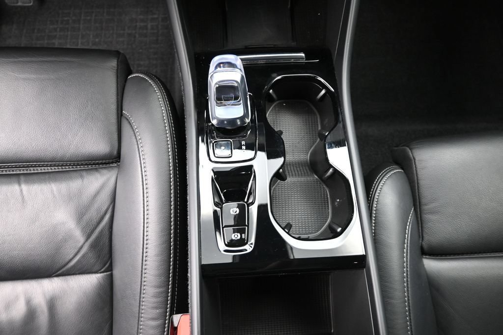 Used 2023 Volvo XC40 B5 Ultimate w/ Protection Package Premier AWD/4WD image 17