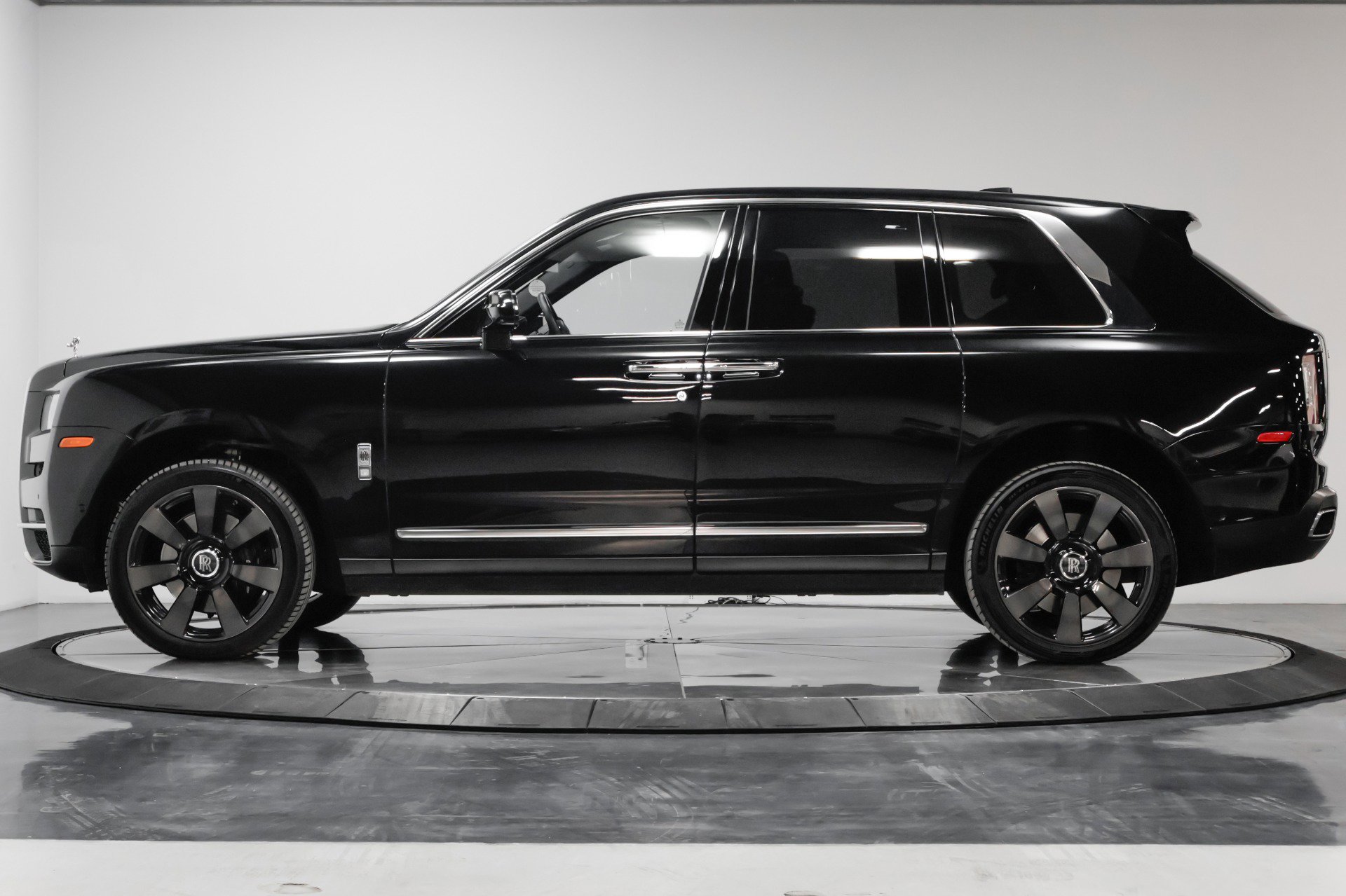 Used 2019 Rolls-Royce Cullinan image 22