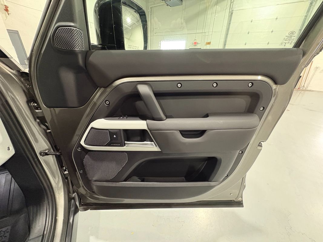 Used 2024 Land Rover Defender 110 S image 45