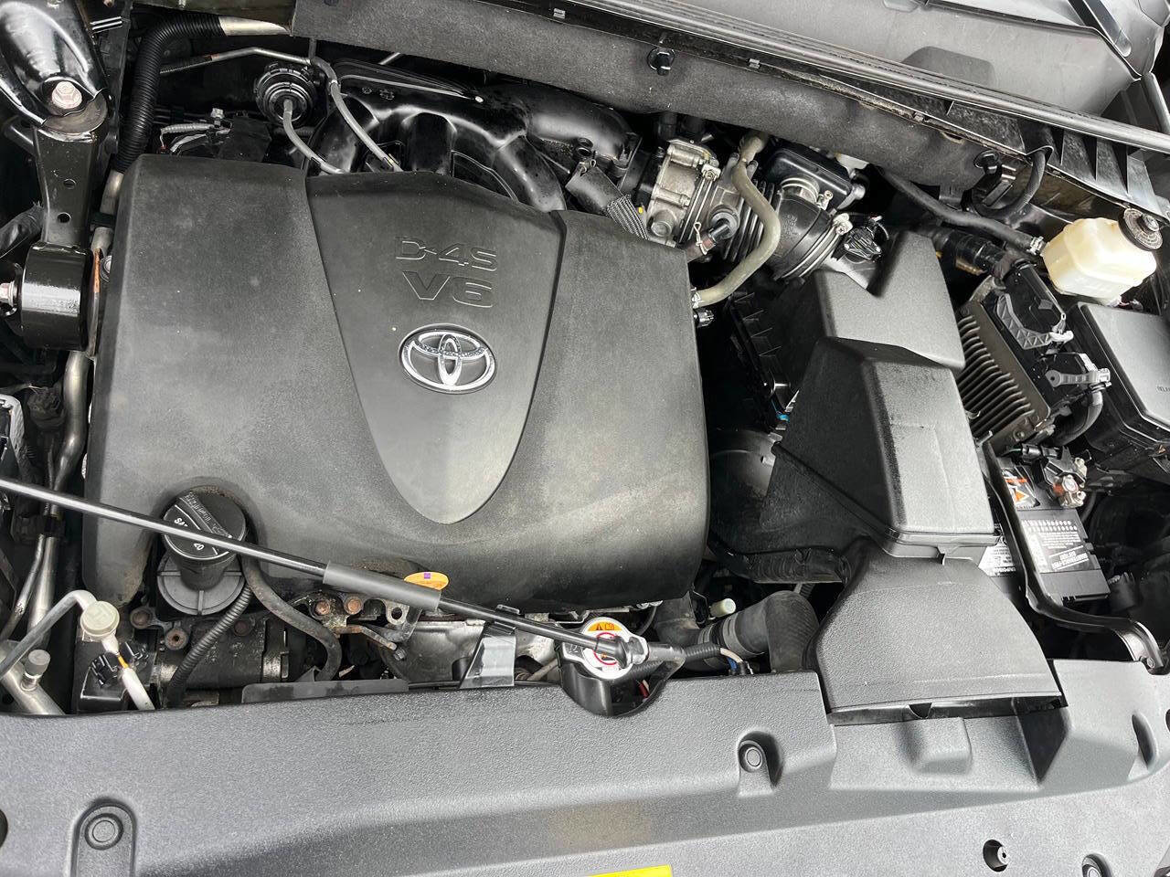 Used 2019 Toyota Highlander SE w/ Nightshade Edition AWD/4WD image 3