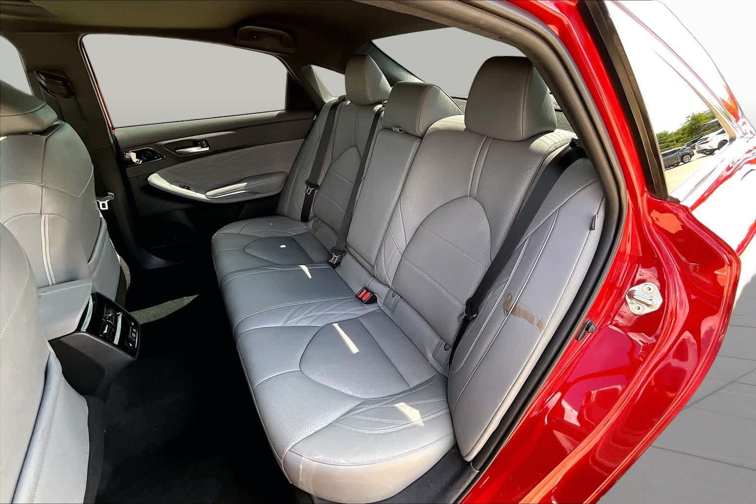 Used 2021 Toyota Avalon Limited w/ Advanced Safety Package FWD image 21