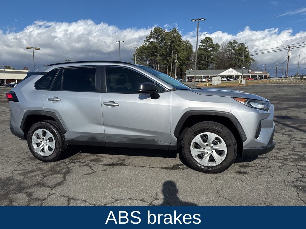 Used 2021 Toyota RAV4 LE image 6