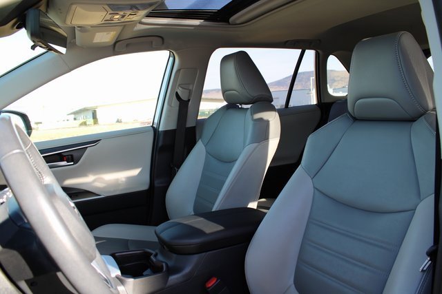 Used 2020 Toyota RAV4 Limited image 17