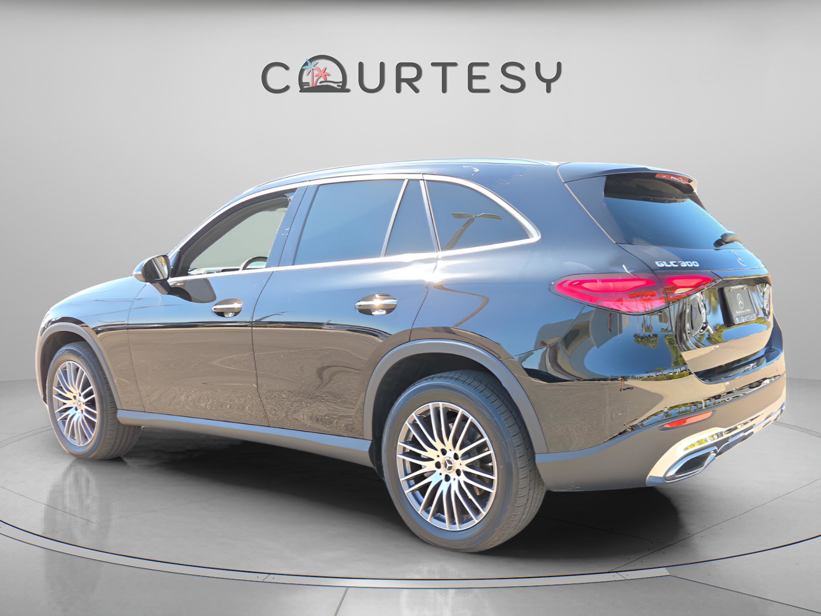 Used 2024 Mercedes-Benz GLC 300 GLC 300 4MATIC image 4