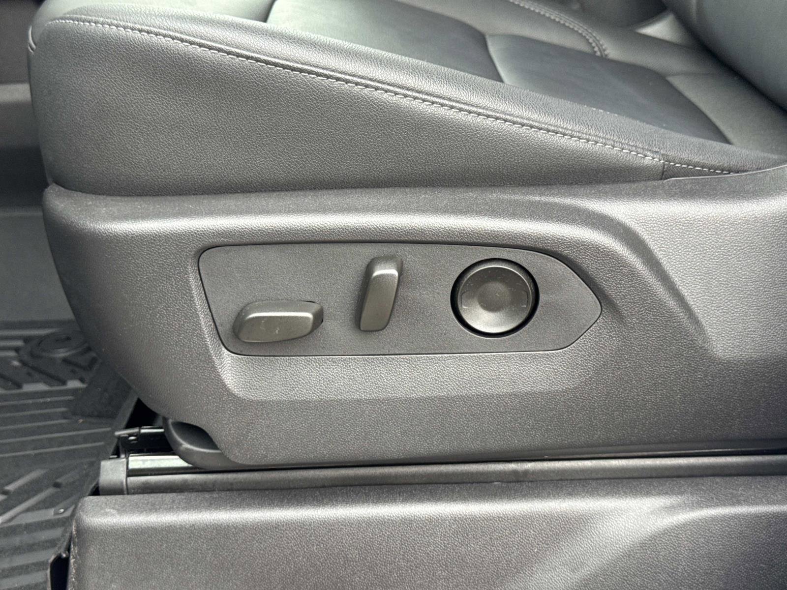 Used 2025 Chevrolet Silverado 1500 LT Trail Boss w/ Convenience Package II image 16