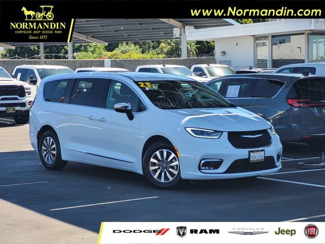 Used 2023 Chrysler Pacifica Limited