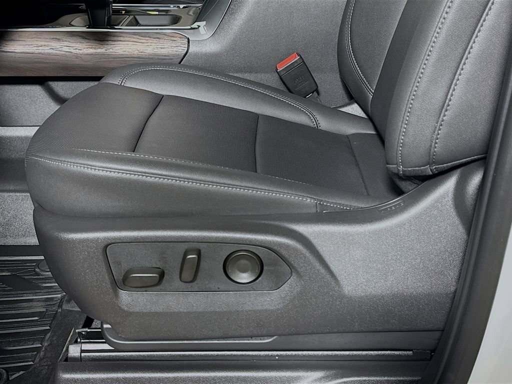 Certified 2026 GMC Sierra 1500 SLT image 18