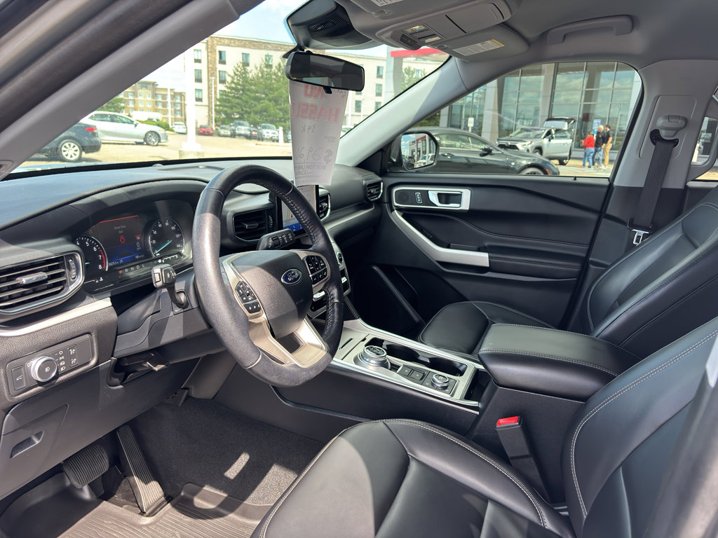 Used 2021 Ford Explorer XLT w/ Equipment Group 202A image 9