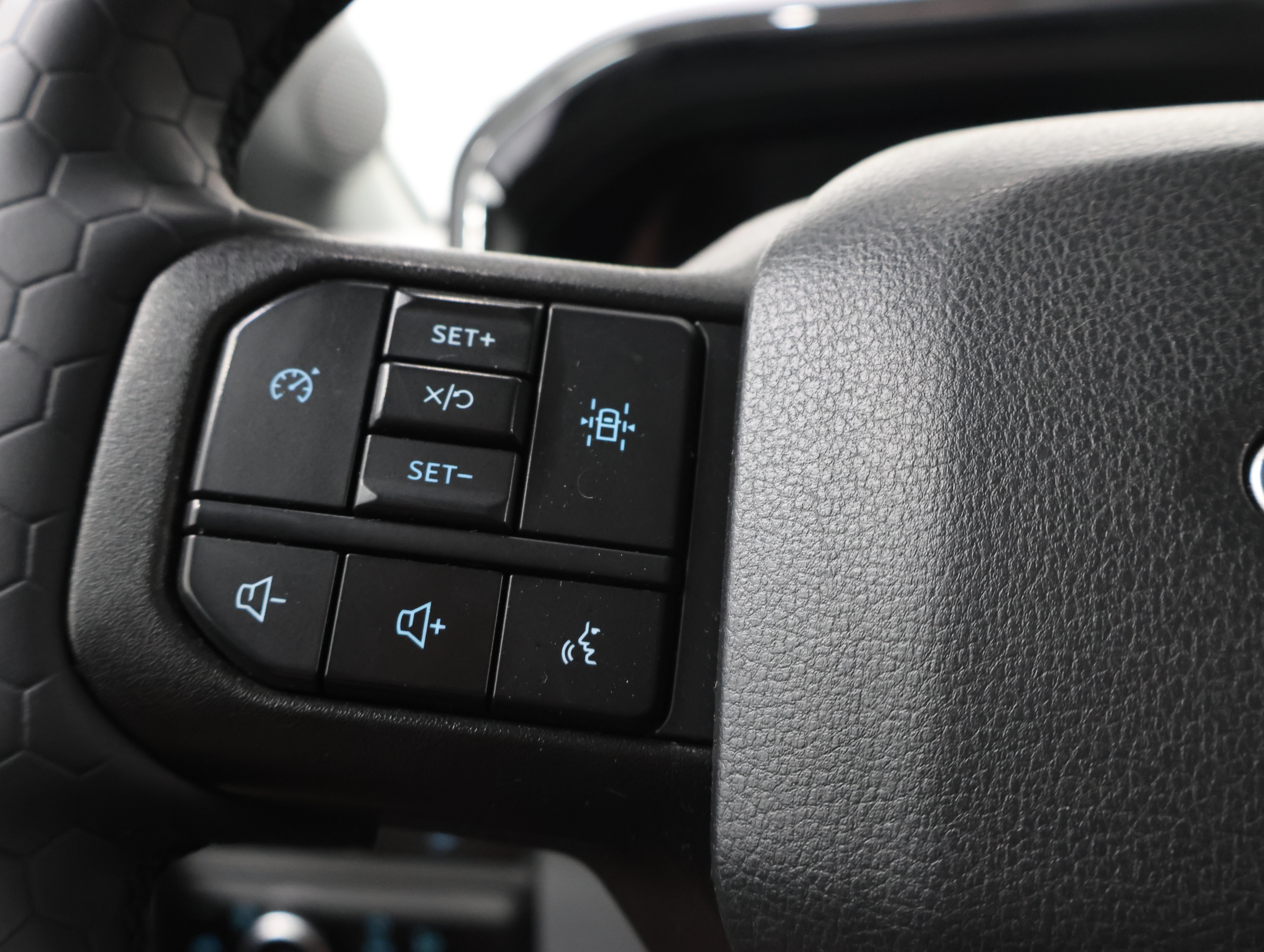 Used 2023 Ford F250 XLT w/ Black Appearance Package AWD/4WD image 15