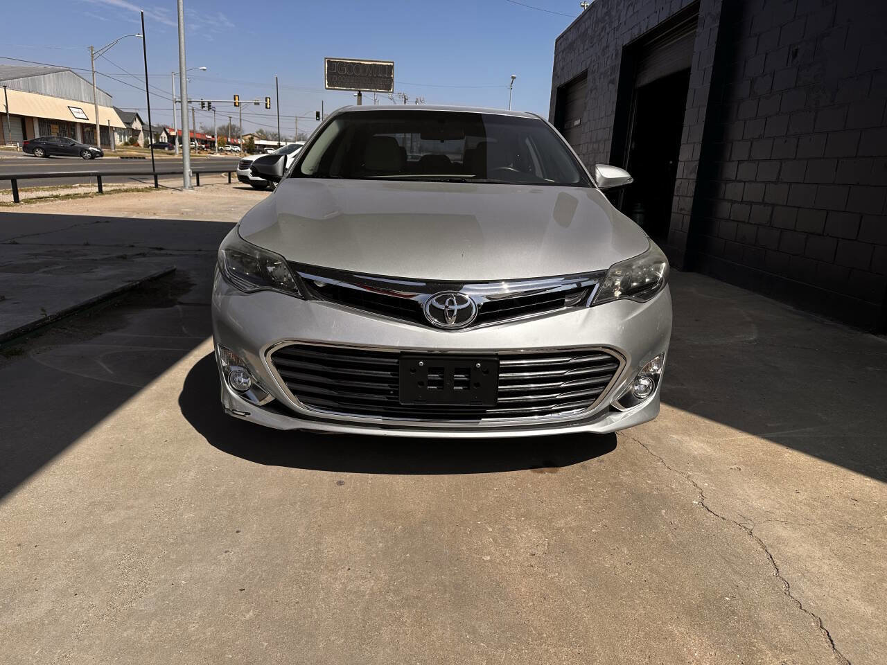 Used 2014 Toyota Avalon XLE image 2