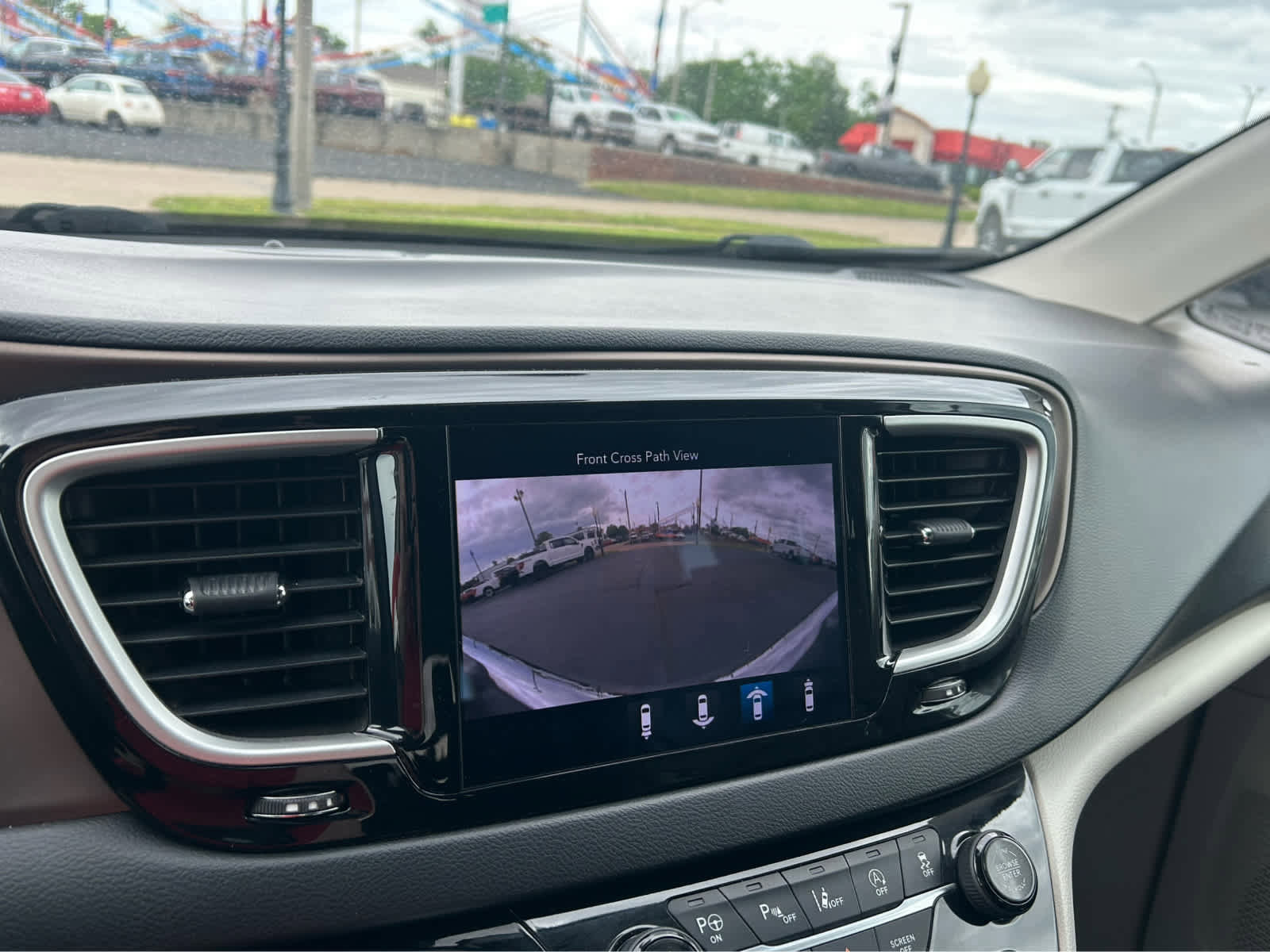 Used 2018 Chrysler Pacifica Touring-L w/ Advanced Safetytec Group FWD image 34
