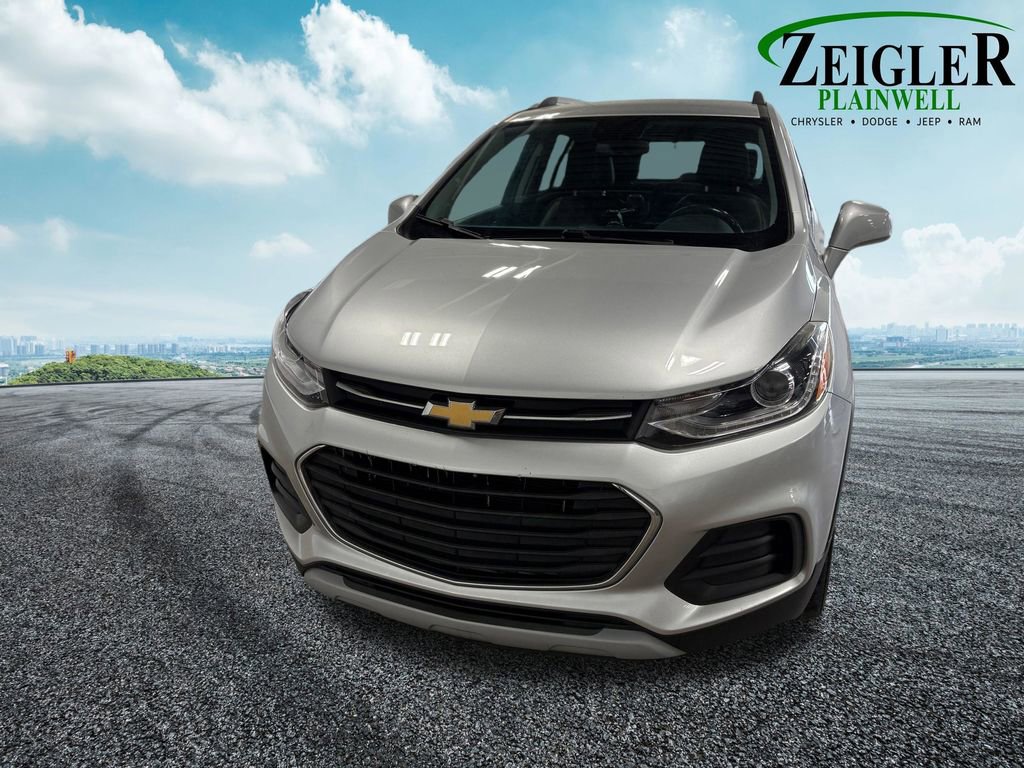 Used 2020 Chevrolet Trax LT w/ LT Convenience Package image 17