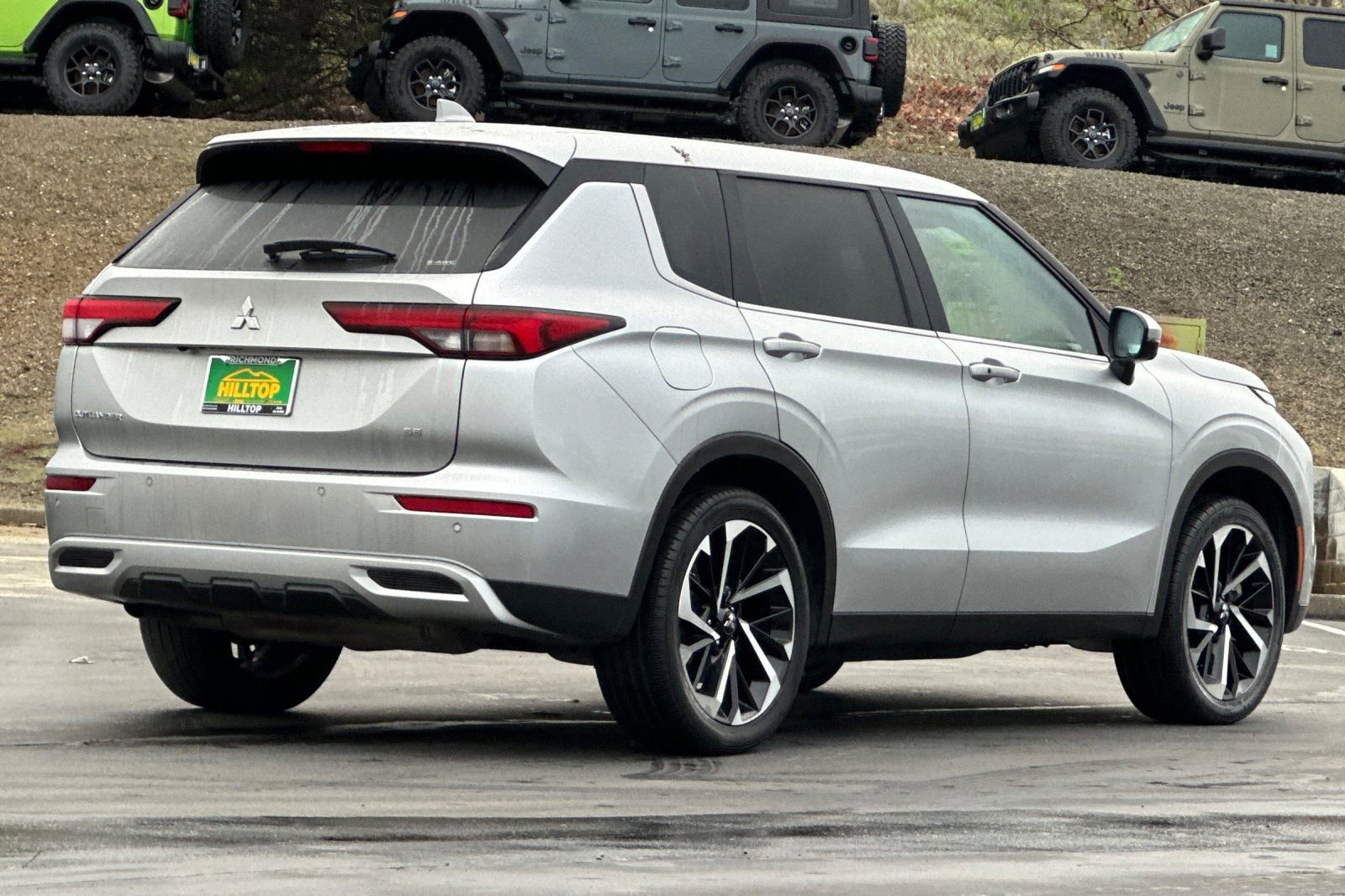 Used 2024 Mitsubishi Outlander SE image 4