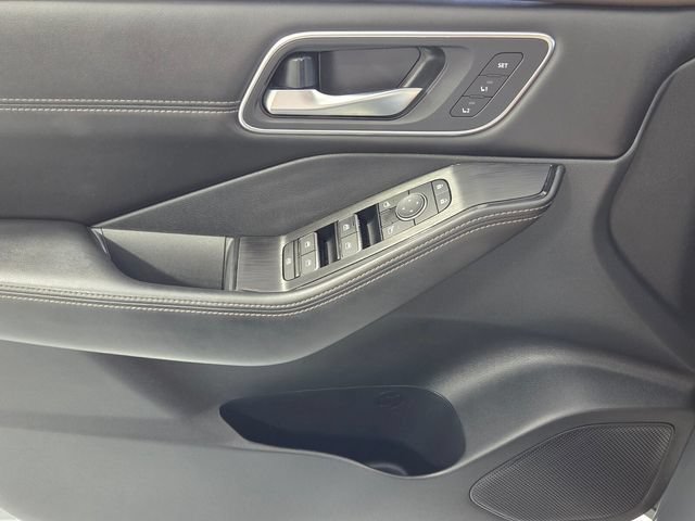 Used 2023 Nissan Rogue Platinum FWD image 31