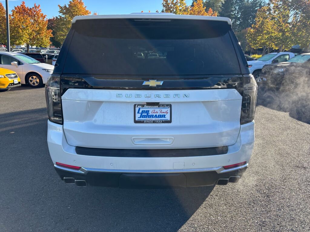Used 2025 Chevrolet Suburban High Country image 6