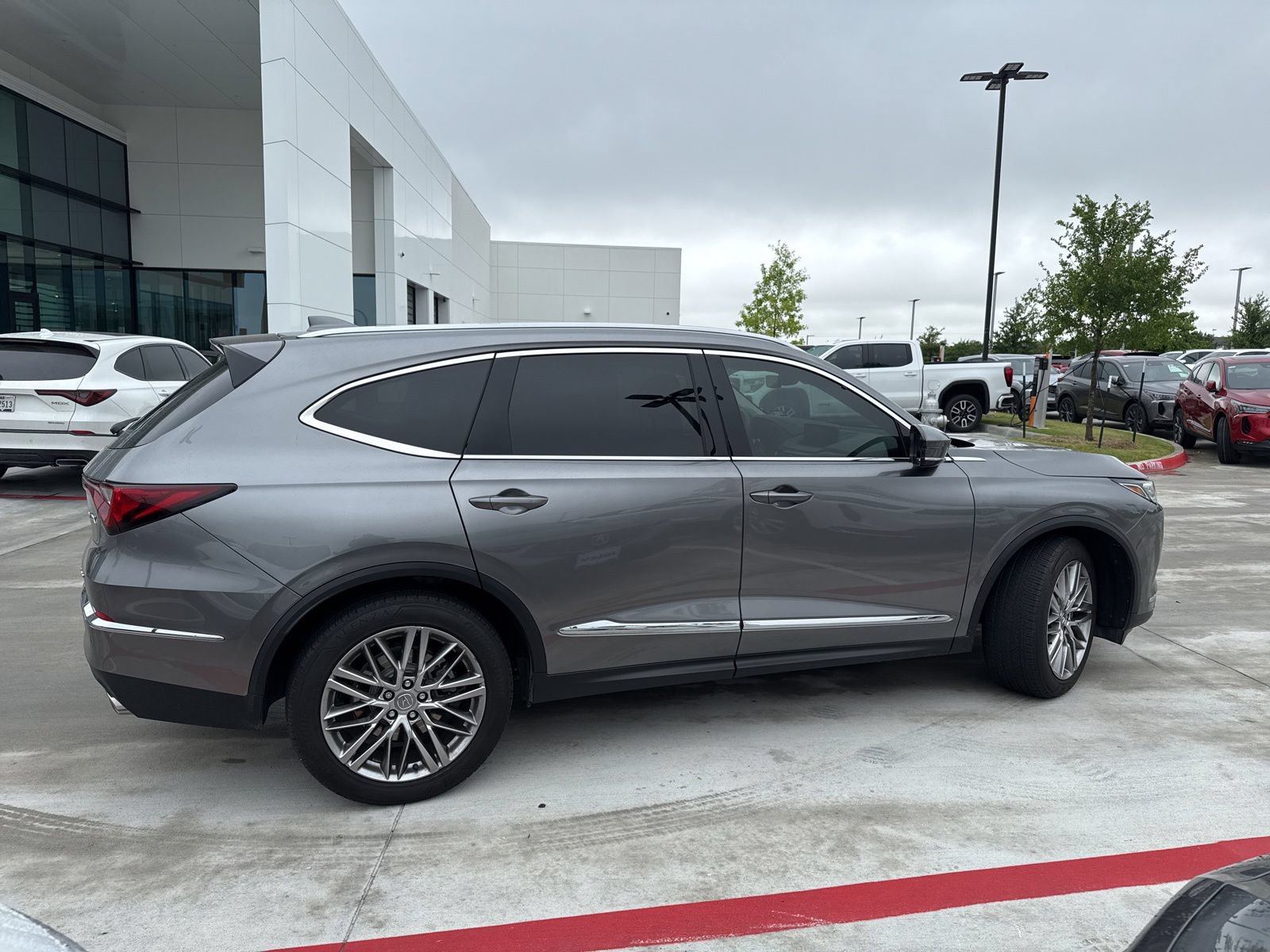 Used 2024 Acura MDX SH-AWD w/ Advance Package image 2
