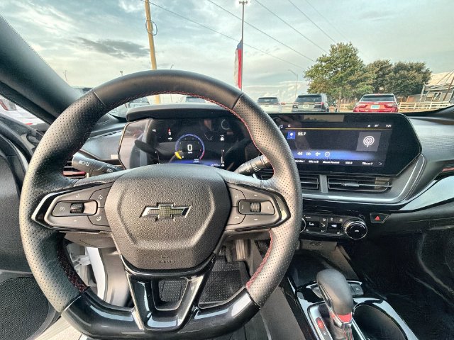 Certified 2025 Chevrolet Trax RS w/ Sunroof Package FWD image 11