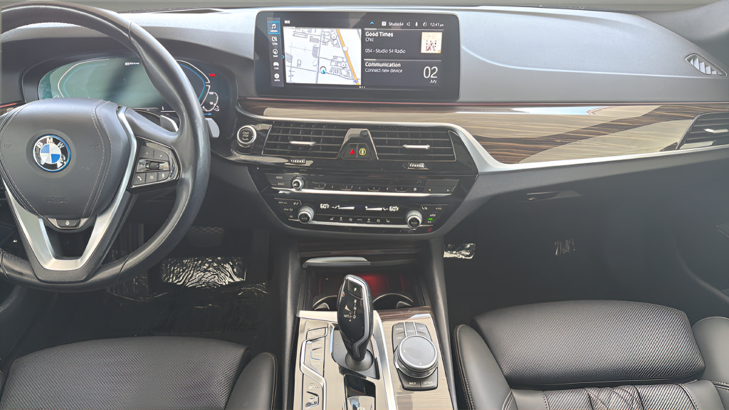 Used 2023 BMW 530e xDrive AWD/4WD image 8