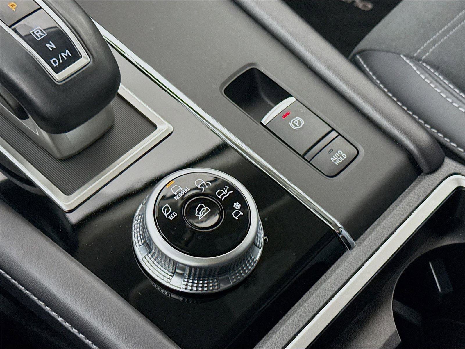 Used 2024 Mitsubishi Outlander SE image 13