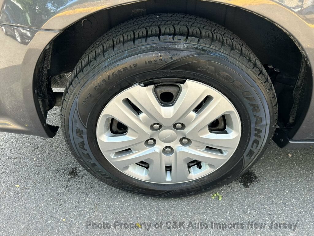 Used 2019 Dodge Grand Caravan SE w/ UConnect Hands-Free Group FWD image 35