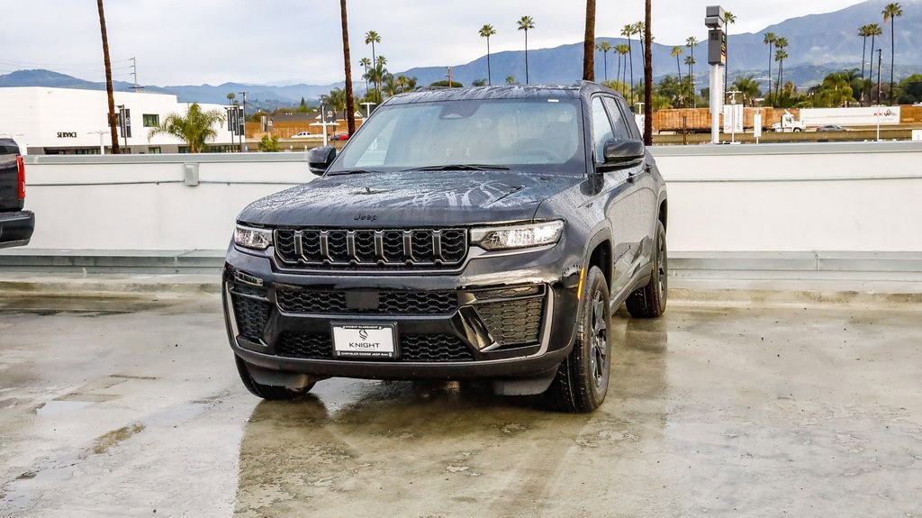 New 2026 Jeep Grand Cherokee Altitude RWD image 4