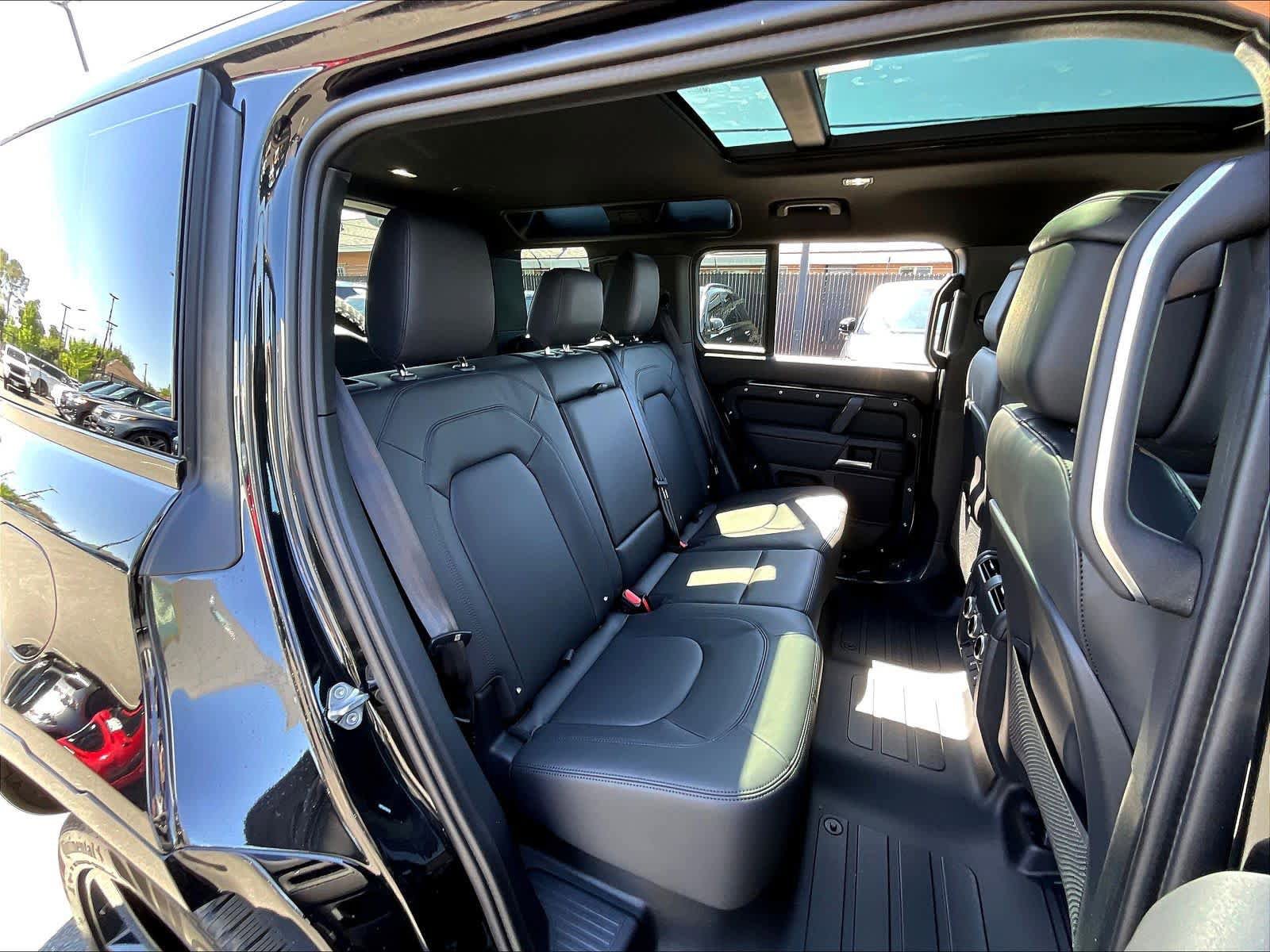 New 2026 Land Rover Defender 110 X-Dynamic SE AWD/4WD image 27