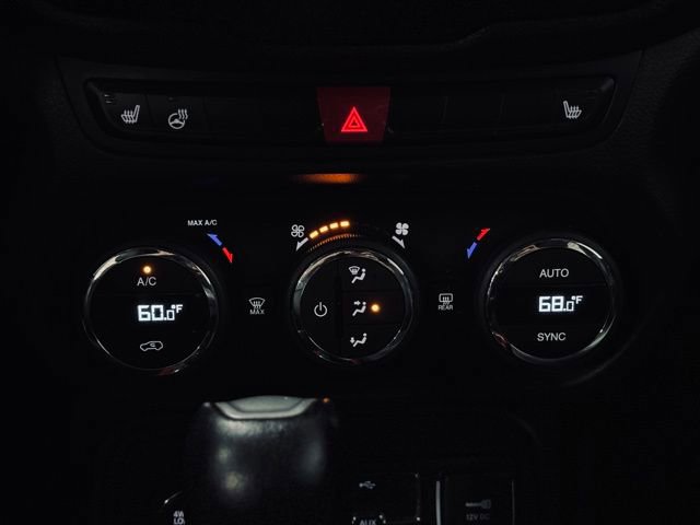 Used 2016 Jeep Renegade Trailhawk w/ Premium Trailhawk Package image 31