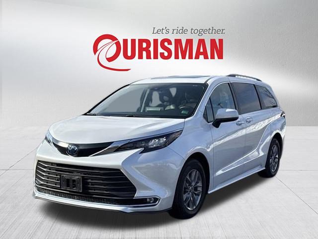 Used 2024 Toyota Sienna XLE image 5