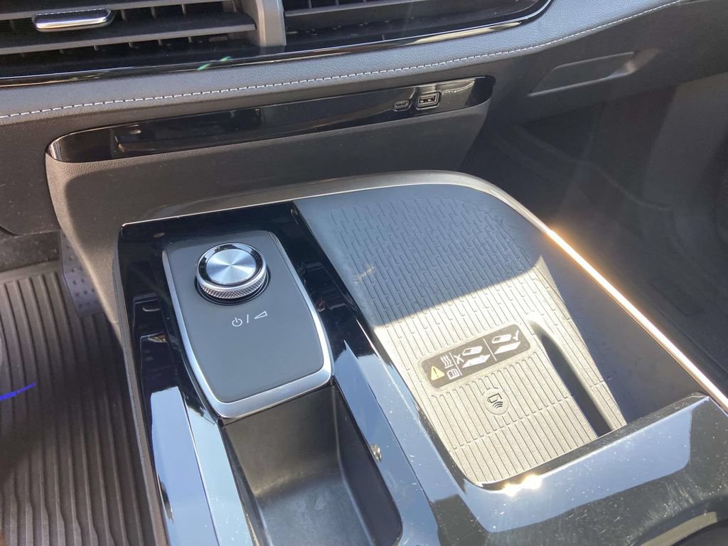 Used 2025 Buick Enclave Avenir w/ Super Cruise Package FWD image 25