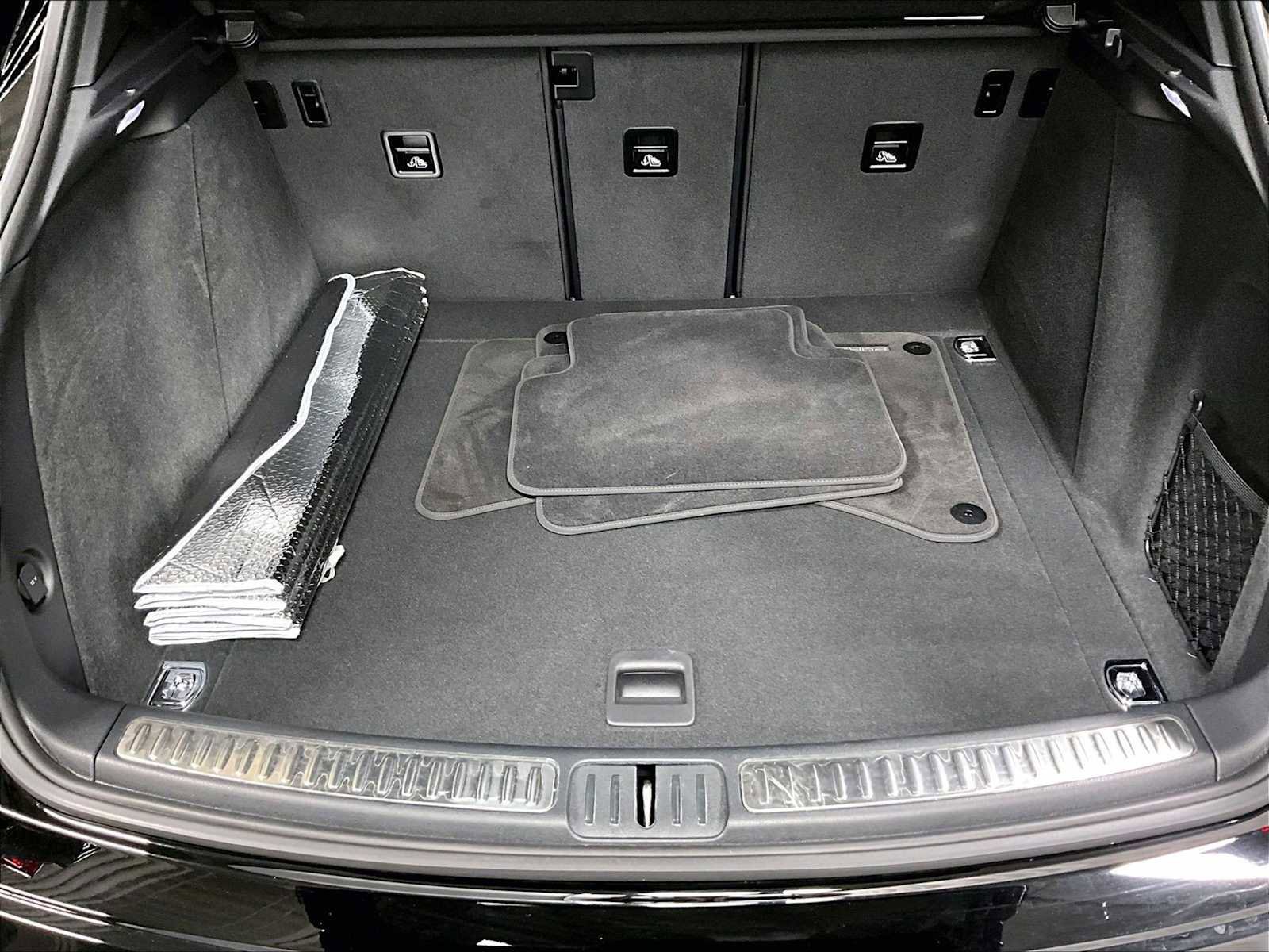 Used 2025 Porsche Macan w/ Premium Package Plus image 39