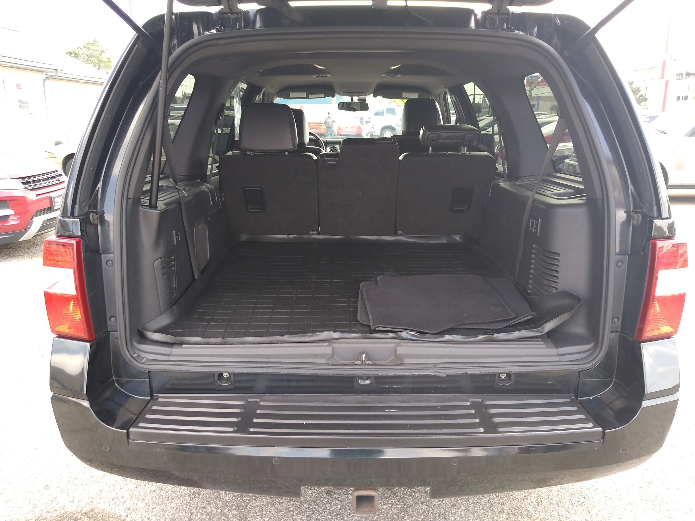 Used 2011 Ford Expedition Limited image 10