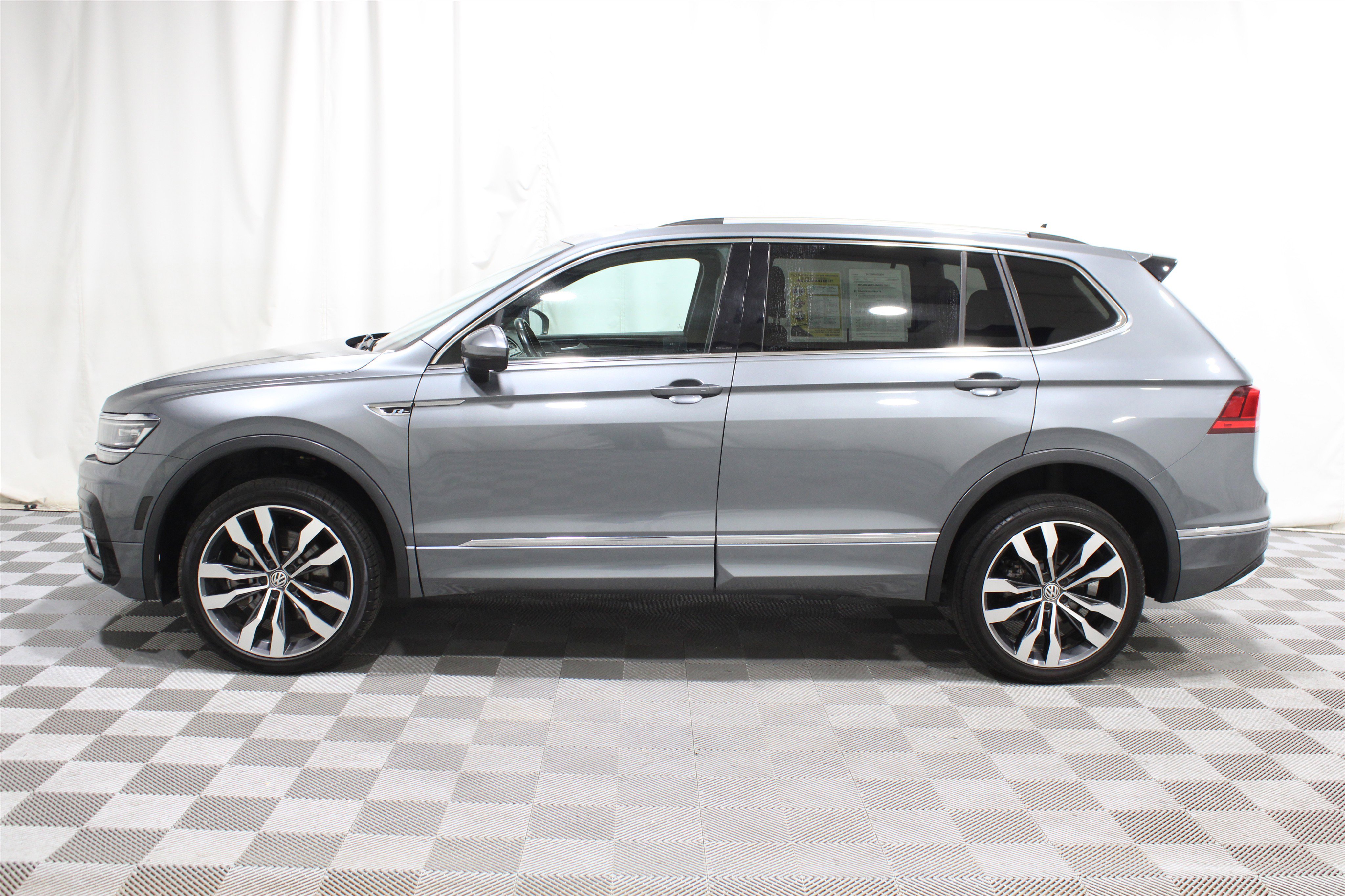 Used 2021 Volkswagen Tiguan SEL Premium R-Line AWD/4WD image 35
